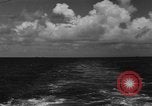 Standbild Bestattung Pazifik, 1944, aus Sekunde 42 historischem Filmmaterial Videoclip 65675071812
