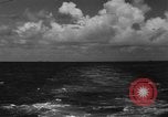 Standbild Bestattung Pazifik, 1944, aus Sekunde 43 historischem Filmmaterial Videoclip 65675071812