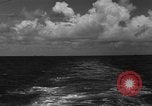 Standbild Bestattung Pazifik, 1944, aus Sekunde 45 historischem Filmmaterial Videoclip 65675071812