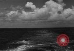 Standbild Bestattung Pazifik, 1944, aus Sekunde 48 historischem Filmmaterial Videoclip 65675071812