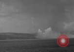 Standbild Bombardierung Insel Tinian Marianen, 1944, aus Sekunde 3 historischem Filmmaterial Videoclip 65675071813