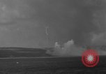 Standbild Bombardierung Insel Tinian Marianen, 1944, aus Sekunde 5 historischem Filmmaterial Videoclip 65675071813