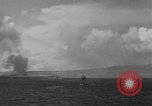 Standbild Bombardierung Insel Tinian Marianen, 1944, aus Sekunde 19 historischem Filmmaterial Videoclip 65675071813