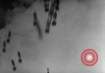 Standbild Britische Soldaten in Battle Gear europäische Theater, 1944, aus Sekunde 27 historischem Filmmaterial Videoclip 65675071827