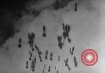 Standbild Britische Soldaten in Battle Gear europäische Theater, 1944, aus Sekunde 28 historischem Filmmaterial Videoclip 65675071827