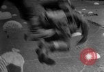 Standbild Britische Soldaten in Battle Gear europäische Theater, 1944, aus Sekunde 38 historischem Filmmaterial Videoclip 65675071827