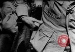 Standbild Britische Soldaten in Battle Gear europäische Theater, 1944, aus Sekunde 55 historischem Filmmaterial Videoclip 65675071827