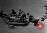 Image Une fumée noire et dense de feu faisant rage Théâtre du pacifique, 1944, de la seconde 21 séquences d'archives historiques vidéo 65675071830