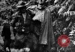 Image Une fumée noire et dense de feu faisant rage Théâtre du pacifique, 1944, de la seconde 25 séquences d'archives historiques vidéo 65675071830