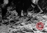 Image Une fumée noire et dense de feu faisant rage Théâtre du pacifique, 1944, de la seconde 28 séquences d'archives historiques vidéo 65675071830