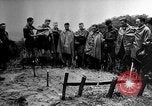 Image Une fumée noire et dense de feu faisant rage Théâtre du pacifique, 1944, de la seconde 38 séquences d'archives historiques vidéo 65675071830