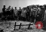 Image Une fumée noire et dense de feu faisant rage Théâtre du pacifique, 1944, de la seconde 39 séquences d'archives historiques vidéo 65675071830