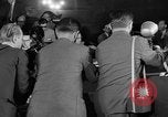 Immagine di Traghetto testimonia a McCarthy Army Signal Corps audizioni New York City USA, 1953, secondo 3 filmato di repertorio 65675071883