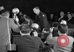 Immagine di Traghetto testimonia a McCarthy Army Signal Corps audizioni New York City USA, 1953, secondo 7 filmato di repertorio 65675071883