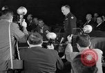 Immagine di Traghetto testimonia a McCarthy Army Signal Corps audizioni New York City USA, 1953, secondo 10 filmato di repertorio 65675071883
