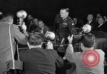 Immagine di Traghetto testimonia a McCarthy Army Signal Corps audizioni New York City USA, 1953, secondo 12 filmato di repertorio 65675071883