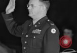 Immagine di Traghetto testimonia a McCarthy Army Signal Corps audizioni New York City USA, 1953, secondo 14 filmato di repertorio 65675071883