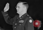 Immagine di Traghetto testimonia a McCarthy Army Signal Corps audizioni New York City USA, 1953, secondo 15 filmato di repertorio 65675071883