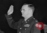 Immagine di Traghetto testimonia a McCarthy Army Signal Corps audizioni New York City USA, 1953, secondo 16 filmato di repertorio 65675071883