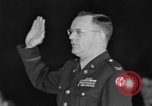 Immagine di Traghetto testimonia a McCarthy Army Signal Corps audizioni New York City USA, 1953, secondo 17 filmato di repertorio 65675071883