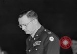 Immagine di Traghetto testimonia a McCarthy Army Signal Corps audizioni New York City USA, 1953, secondo 18 filmato di repertorio 65675071883