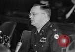 Immagine di Traghetto testimonia a McCarthy Army Signal Corps audizioni New York City USA, 1953, secondo 24 filmato di repertorio 65675071883
