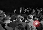 Immagine di Traghetto testimonia a McCarthy Army Signal Corps audizioni New York City USA, 1953, secondo 48 filmato di repertorio 65675071883