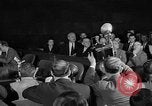 Immagine di Traghetto testimonia a McCarthy Army Signal Corps audizioni New York City USA, 1953, secondo 49 filmato di repertorio 65675071883