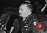 Immagine di Traghetto testimonia a McCarthy Army Signal Corps audizioni New York City USA, 1953, secondo 53 filmato di repertorio 65675071883