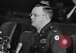 Immagine di Traghetto testimonia a McCarthy Army Signal Corps audizioni New York City USA, 1953, secondo 55 filmato di repertorio 65675071883