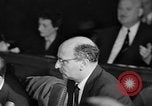 Immagine di Traghetto testimonia a McCarthy Army Signal Corps audizioni New York City USA, 1953, secondo 62 filmato di repertorio 65675071883