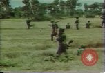 Standbild Südostasiatischer Flüchtlinge South East Asia, 1980, aus Sekunde 3 historischem Filmmaterial Videoclip 65675071913