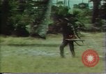 Standbild Südostasiatischer Flüchtlinge South East Asia, 1980, aus Sekunde 5 historischem Filmmaterial Videoclip 65675071913