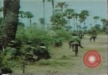 Standbild Südostasiatischer Flüchtlinge South East Asia, 1980, aus Sekunde 11 historischem Filmmaterial Videoclip 65675071913