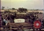 Standbild Südostasiatischer Flüchtlinge South East Asia, 1980, aus Sekunde 35 historischem Filmmaterial Videoclip 65675071913