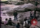 Standbild Südostasiatischer Flüchtlinge Europa, 1980, aus Sekunde 47 historischem Filmmaterial Videoclip 65675071917
