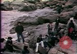 Standbild Südostasiatischer Flüchtlinge Europa, 1980, aus Sekunde 49 historischem Filmmaterial Videoclip 65675071917