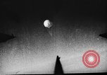 Standbild japanische Bombe Ballons an Deutschland United States USA, 1945, aus Sekunde 18 historischem Filmmaterial Videoclip 65675071921