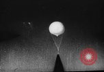 Standbild japanische Bombe Ballons an Deutschland United States USA, 1945, aus Sekunde 20 historischem Filmmaterial Videoclip 65675071921