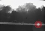 Standbild Dreifaltigkeit - die erste Atombombe in der Geschichte Alamogordo New Mexico USA, 1945, aus Sekunde 18 historischem Filmmaterial Videoclip 65675071922