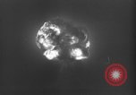 Standbild Dreifaltigkeit - die erste Atombombe in der Geschichte Alamogordo New Mexico USA, 1945, aus Sekunde 27 historischem Filmmaterial Videoclip 65675071922