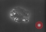 Standbild Dreifaltigkeit - die erste Atombombe in der Geschichte Alamogordo New Mexico USA, 1945, aus Sekunde 29 historischem Filmmaterial Videoclip 65675071922