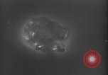 Standbild Dreifaltigkeit - die erste Atombombe in der Geschichte Alamogordo New Mexico USA, 1945, aus Sekunde 30 historischem Filmmaterial Videoclip 65675071922