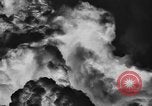 Standbild Dreifaltigkeit - die erste Atombombe in der Geschichte Alamogordo New Mexico USA, 1945, aus Sekunde 31 historischem Filmmaterial Videoclip 65675071922