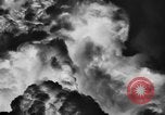 Standbild Dreifaltigkeit - die erste Atombombe in der Geschichte Alamogordo New Mexico USA, 1945, aus Sekunde 32 historischem Filmmaterial Videoclip 65675071922