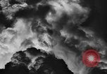 Standbild Dreifaltigkeit - die erste Atombombe in der Geschichte Alamogordo New Mexico USA, 1945, aus Sekunde 35 historischem Filmmaterial Videoclip 65675071922
