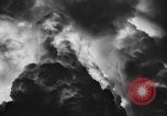 Standbild Dreifaltigkeit - die erste Atombombe in der Geschichte Alamogordo New Mexico USA, 1945, aus Sekunde 41 historischem Filmmaterial Videoclip 65675071922