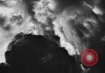 Standbild Dreifaltigkeit - die erste Atombombe in der Geschichte Alamogordo New Mexico USA, 1945, aus Sekunde 45 historischem Filmmaterial Videoclip 65675071922