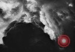 Standbild Dreifaltigkeit - die erste Atombombe in der Geschichte Alamogordo New Mexico USA, 1945, aus Sekunde 47 historischem Filmmaterial Videoclip 65675071922