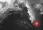 Standbild Dreifaltigkeit - die erste Atombombe in der Geschichte Alamogordo New Mexico USA, 1945, aus Sekunde 53 historischem Filmmaterial Videoclip 65675071922